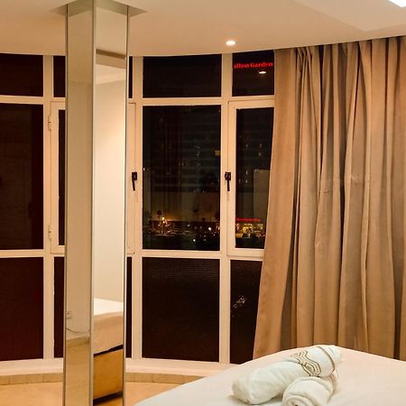 Amazing Appartement Au Centre Ville En Face Hilton & Gare Train De Tgv De Tanger エクステリア 写真