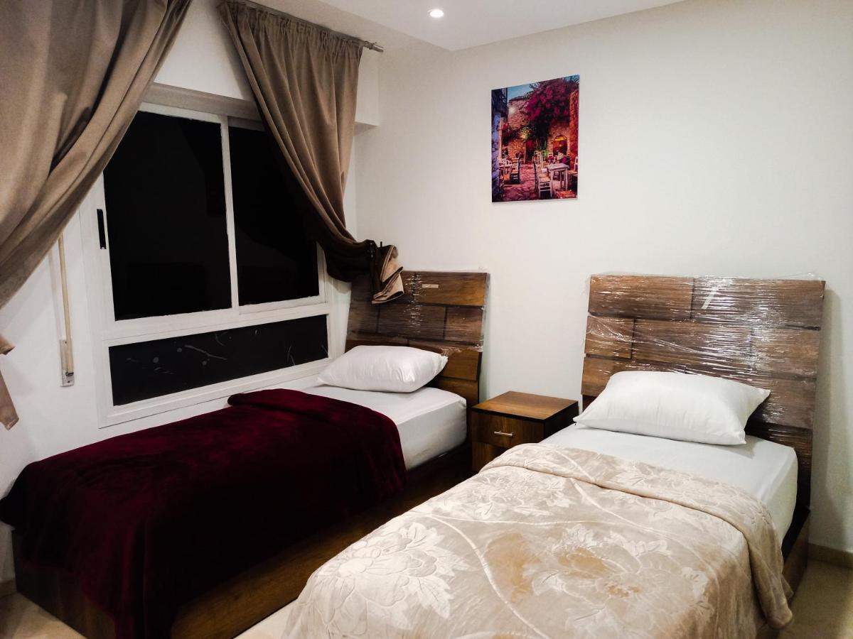 Amazing Appartement Au Centre Ville En Face Hilton & Gare Train De Tgv De Tanger エクステリア 写真