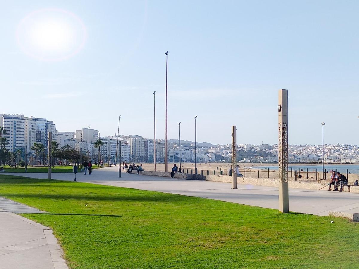 Amazing Appartement Au Centre Ville En Face Hilton & Gare Train De Tgv De Tanger エクステリア 写真
