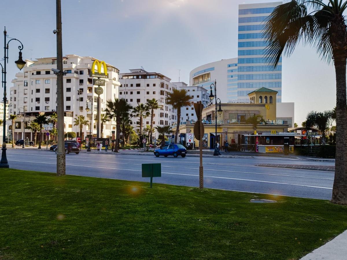 Amazing Appartement Au Centre Ville En Face Hilton & Gare Train De Tgv De Tanger エクステリア 写真