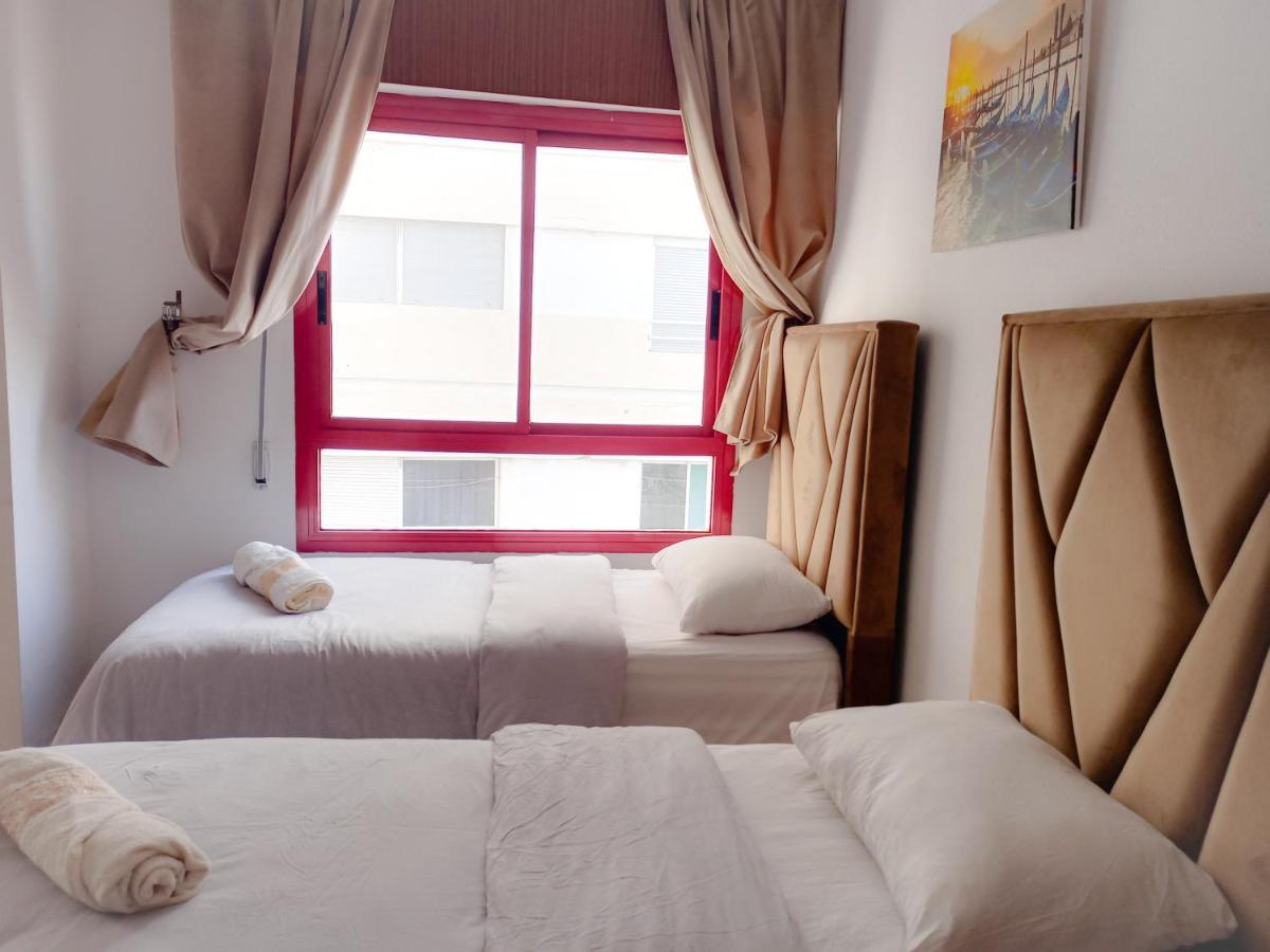 Amazing Appartement Au Centre Ville En Face Hilton & Gare Train De Tgv De Tanger エクステリア 写真