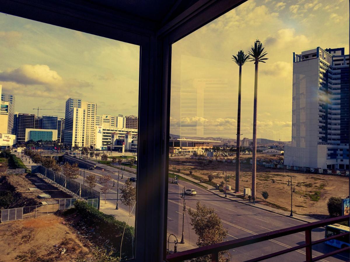 Amazing Appartement Au Centre Ville En Face Hilton & Gare Train De Tgv De Tanger エクステリア 写真