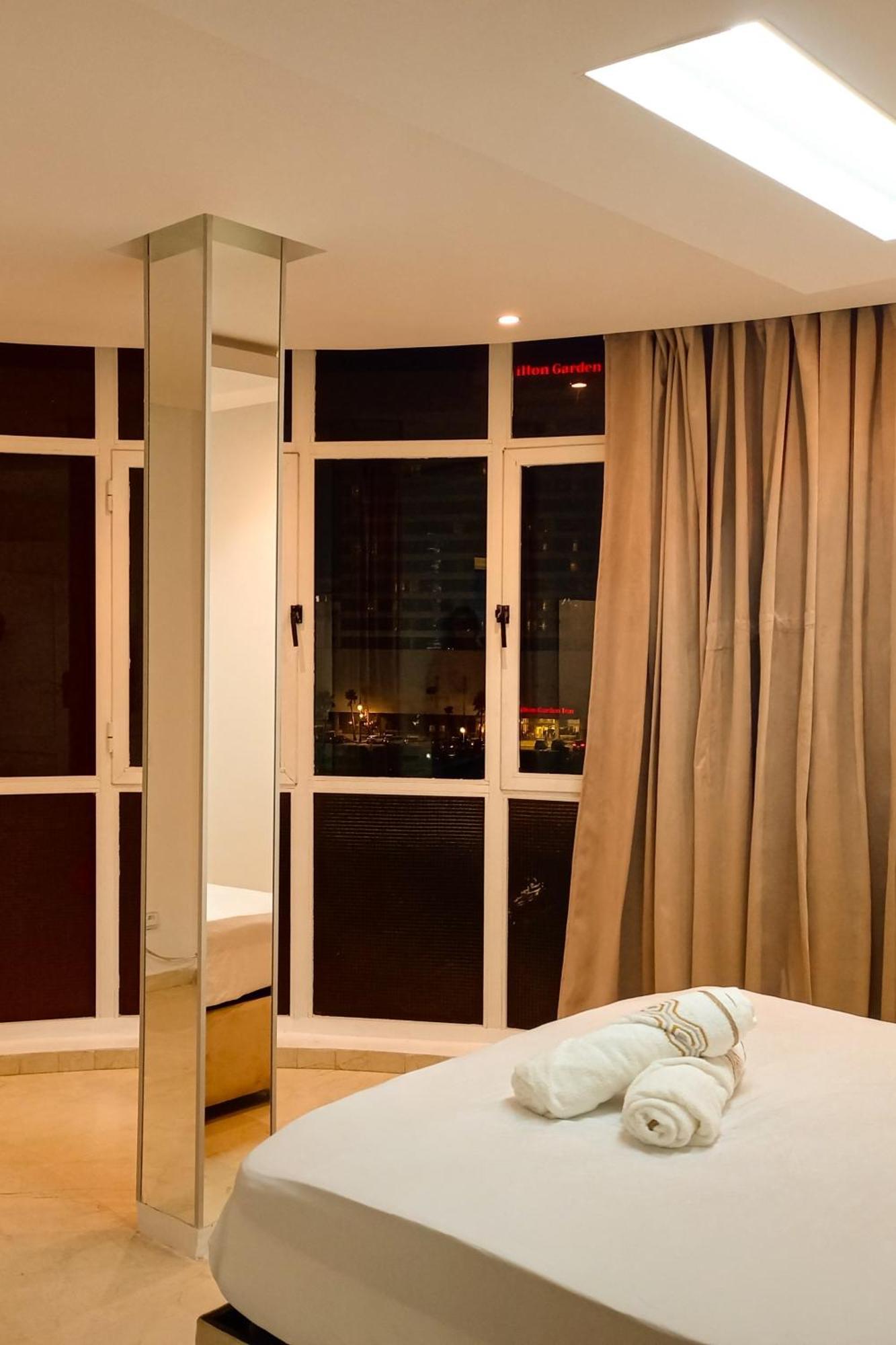 Amazing Appartement Au Centre Ville En Face Hilton & Gare Train De Tgv De Tanger エクステリア 写真
